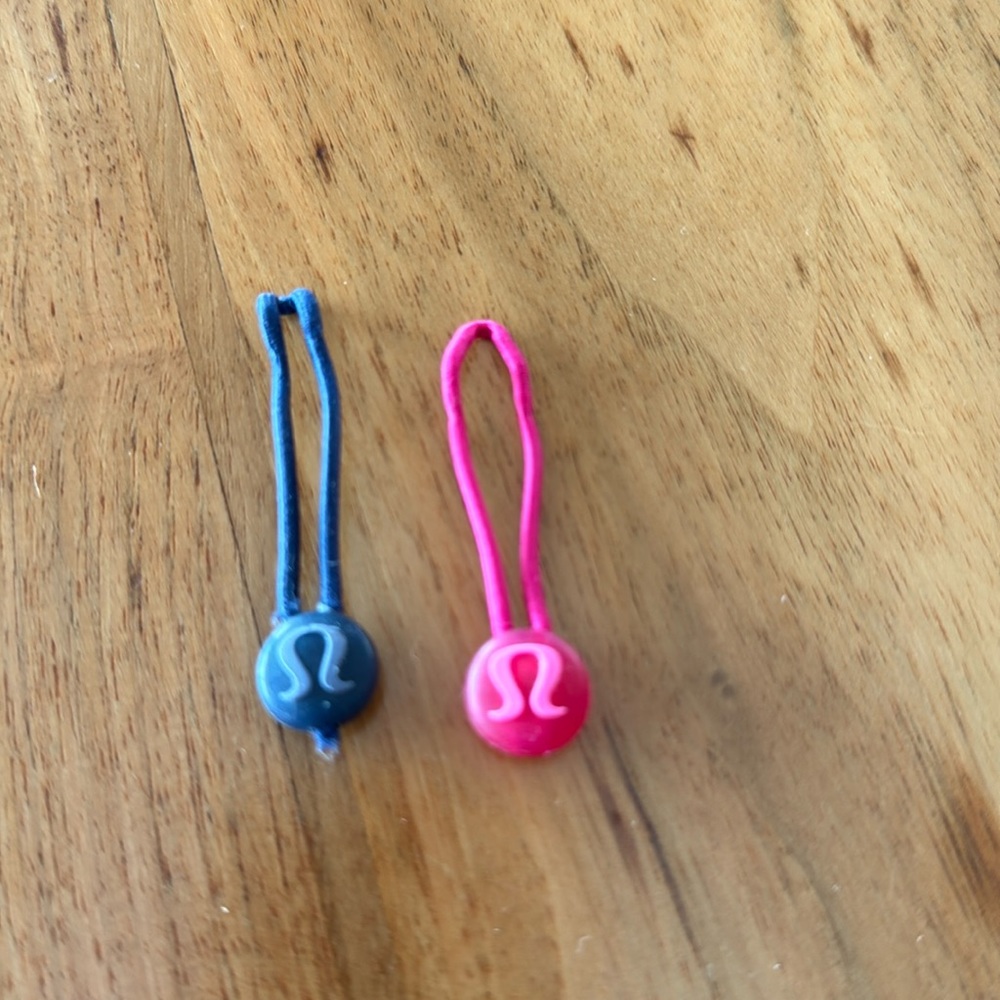 Lululemon zipper pulls/hair ties